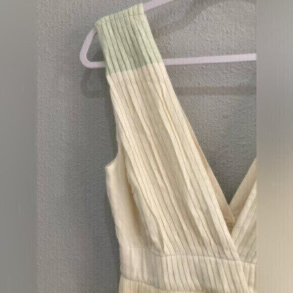 ALC Silk Plunge Feminine Mini Dress Contemporary Cocktail Party Holiday Pleated - Picture 3 of 8